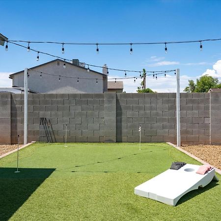 Mini Golf Fire Pit Pool Game Room チャンドラー エクステリア 写真