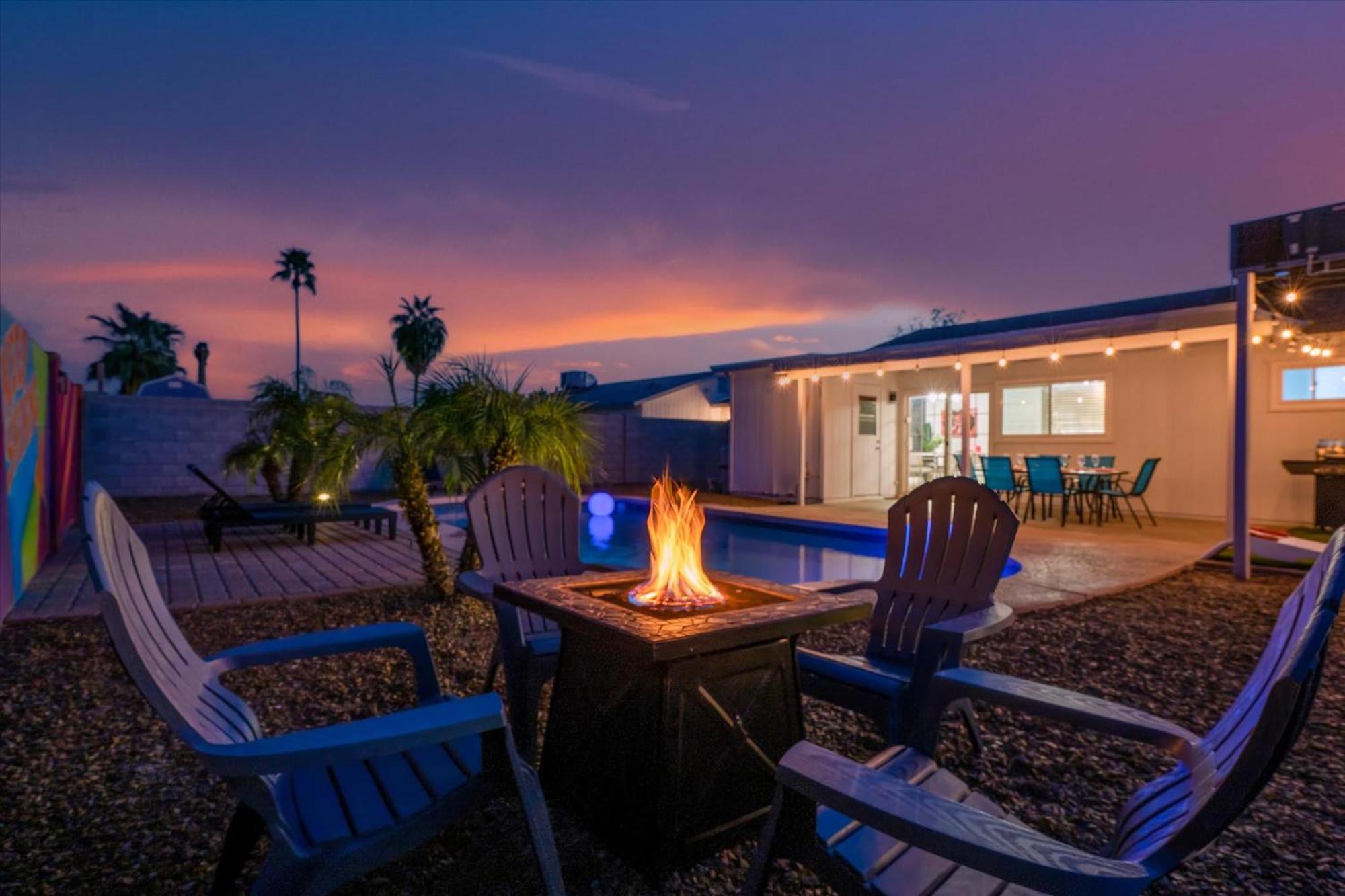 Mini Golf Fire Pit Pool Game Room チャンドラー エクステリア 写真